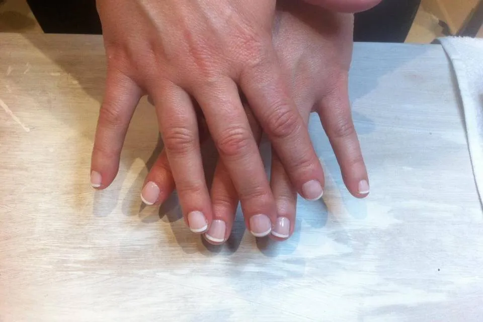 Manicura francesa natural